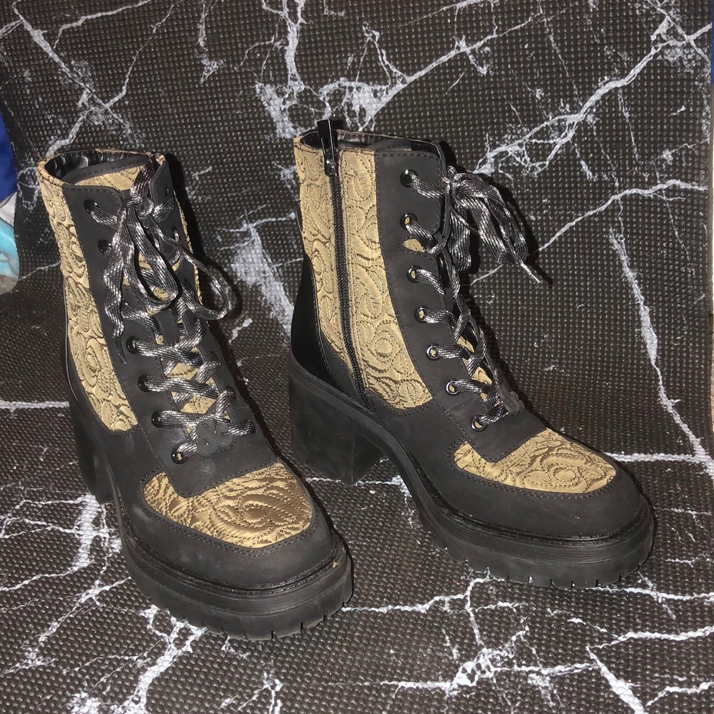 Sam & Libby heeled lace up boots. Size 7.5